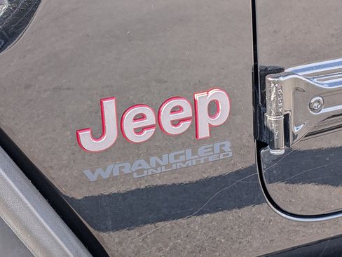 Used 2018 Jeep Wrangler Unlimited Rubicon w/ Dual Top Group image 9