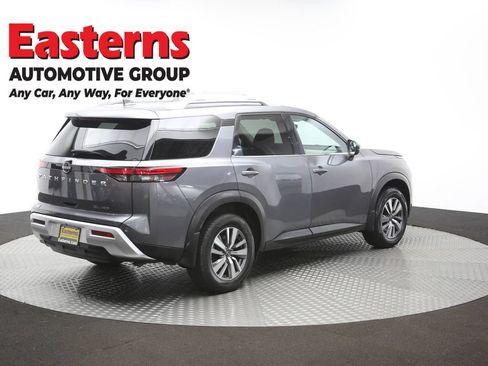 Used 2023 Nissan Pathfinder SL AWD/4WD image 41