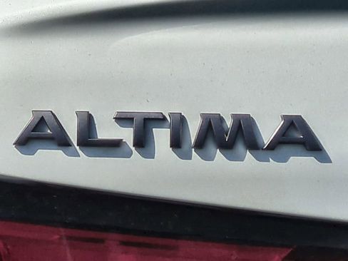 Used 2025 Nissan Altima 2.5 SV FWD image 10