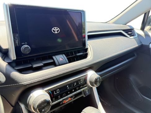 Used 2025 Toyota RAV4 XLE FWD image 12