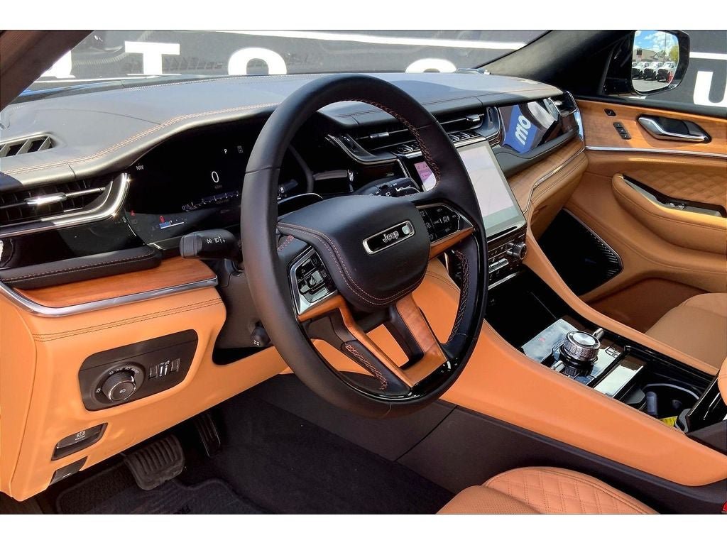 Used 2025 Jeep Grand Cherokee L Summit AWD/4WD image 16
