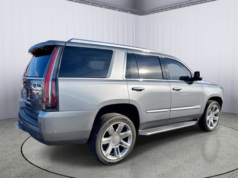 Used 2018 Cadillac Escalade Luxury image 6