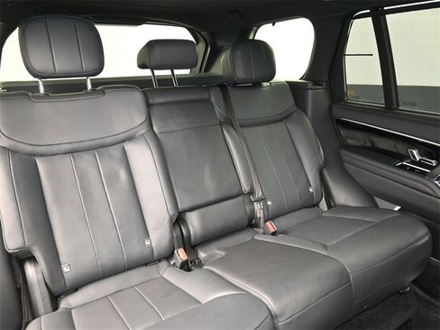 Used 2023 Land Rover Range Rover SE image 12