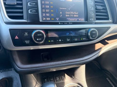 Used 2019 Toyota Highlander XLE AWD/4WD image 21