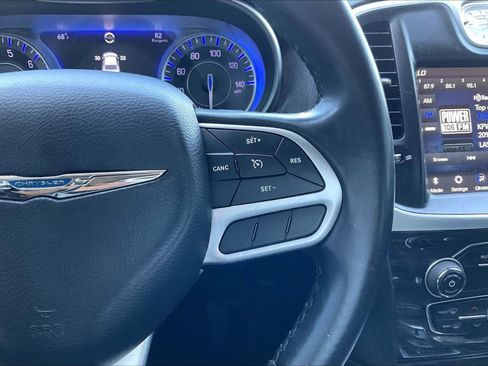 Used 2018 Chrysler 300 Touring w/ Sport Appearance Package image 19