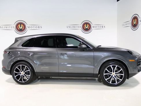 Used 2024 Porsche Cayenne image 39