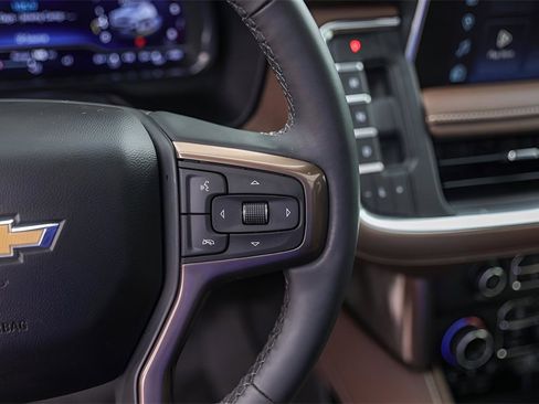 Used 2023 Chevrolet Suburban High Country image 14