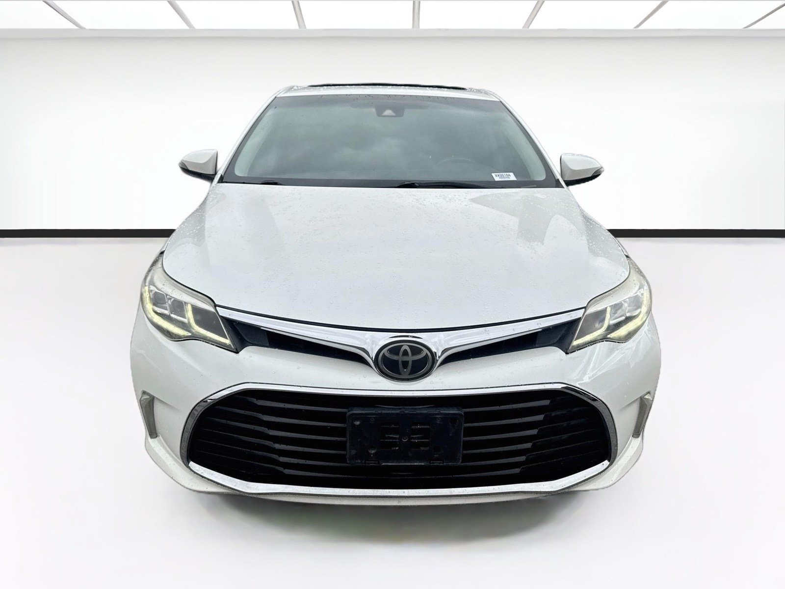 Used 2018 Toyota Avalon Touring w/ Carpet Mat Package FWD image 2