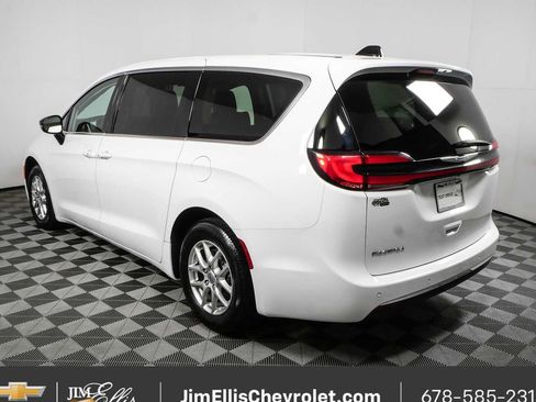 Used 2024 Chrysler Pacifica Touring-L FWD image 26