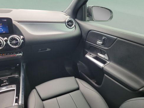 Certified 2025 Mercedes-Benz GLA 250 image 11