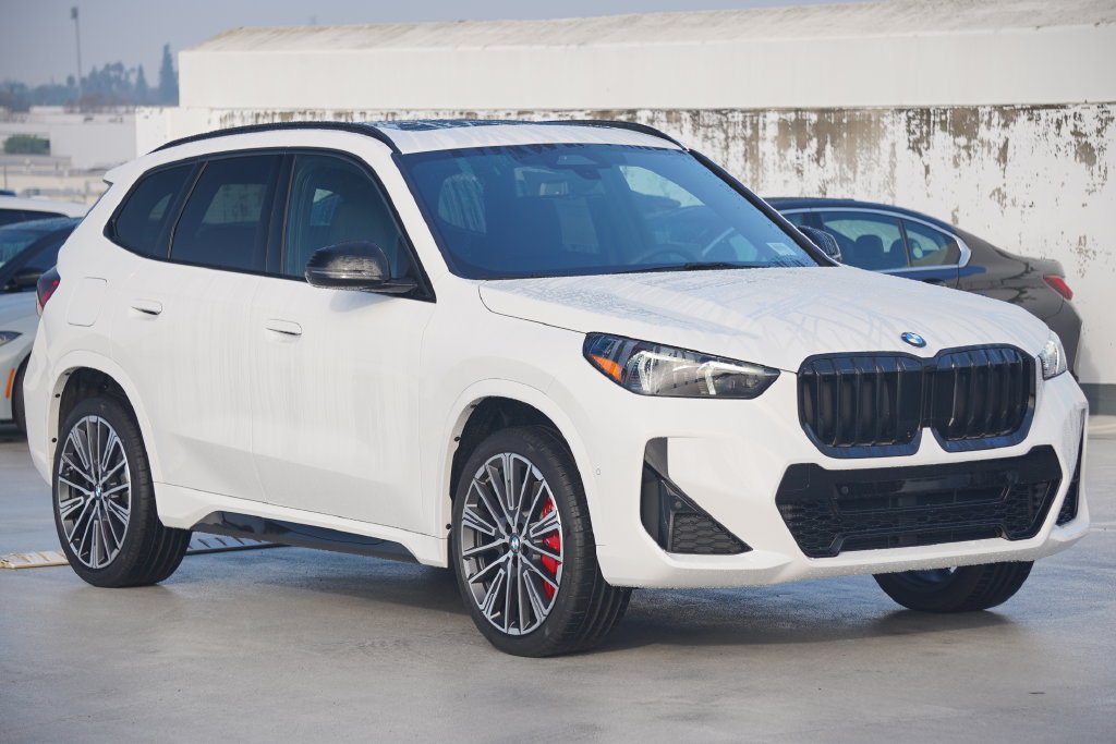 Used 2026 BMW X1 xDrive28i w/ M Sport Package AWD/4WD image 3