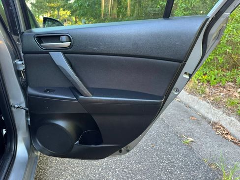 Used 2013 MAZDA MAZDA3 i SV FWD image 9
