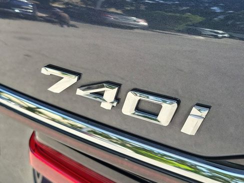 Used 2020 BMW 740i image 10