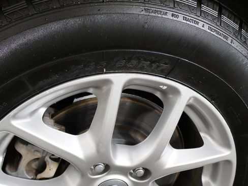 Used 2023 Chrysler Pacifica Touring-L FWD image 23
