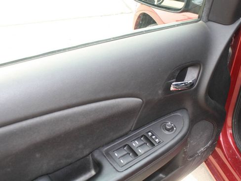 Used 2011 Chrysler 200 Touring FWD image 7