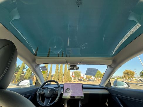 Used 2017 Tesla Model 3 Long Range image 16