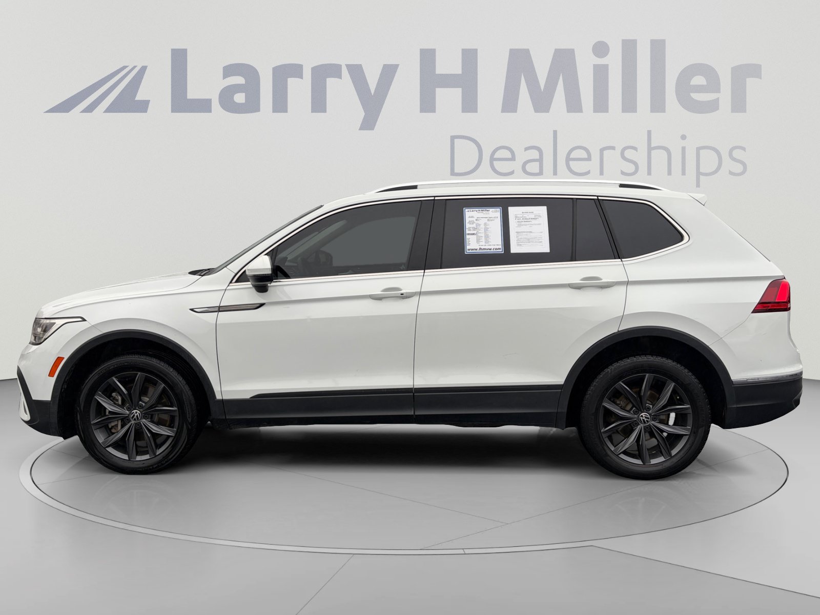Used 2022 Volkswagen Tiguan SE AWD/4WD image 2
