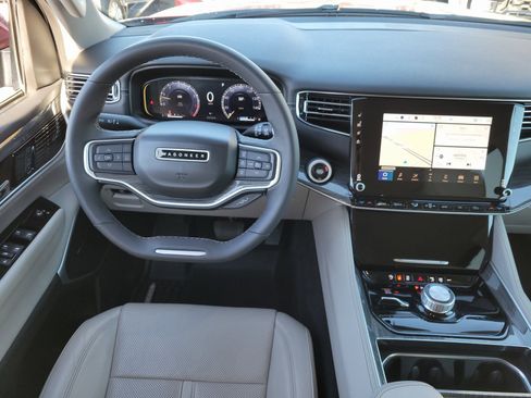 Used 2022 Jeep Wagoneer Series II image 9