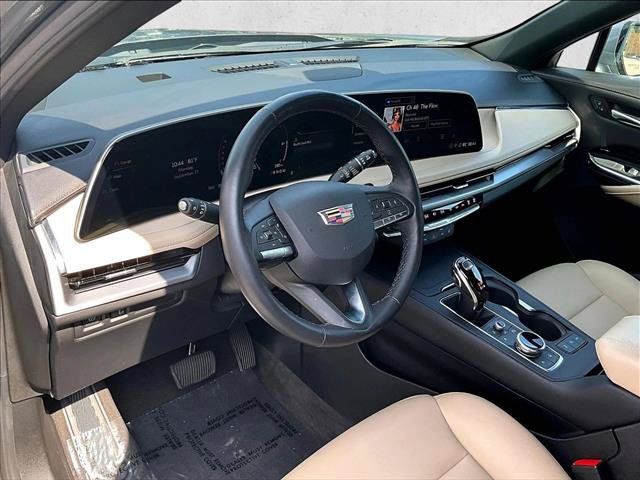 Used 2024 Cadillac XT4 Luxury w/ Cold Weather Package FWD image 14