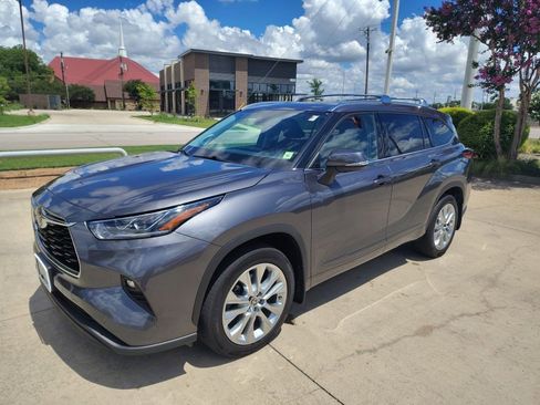 Used 2022 Toyota Highlander Limited AWD/4WD image 16