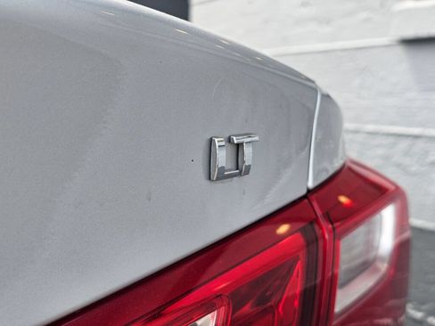 Used 2018 Chevrolet Malibu LT FWD image 14