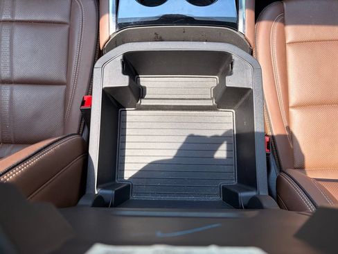 Used 2025 Chevrolet Suburban High Country AWD/4WD image 17