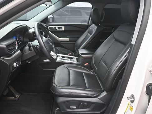 Used 2020 Ford Explorer XLT w/ Equipment Group 202A RWD image 18