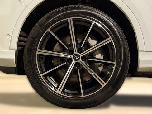 Used 2023 Audi Q7 3.0T Premium Plus w/ Premium Plus Package AWD/4WD image 12