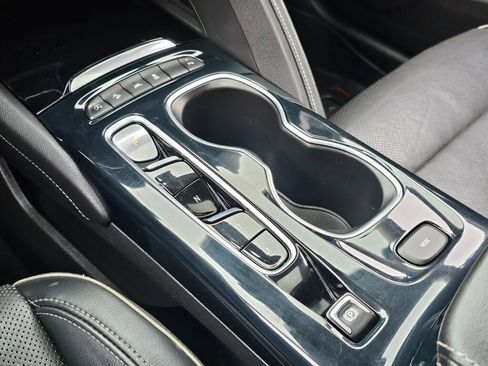 Used 2021 Buick Envision Essence w/ Technology Package I image 23