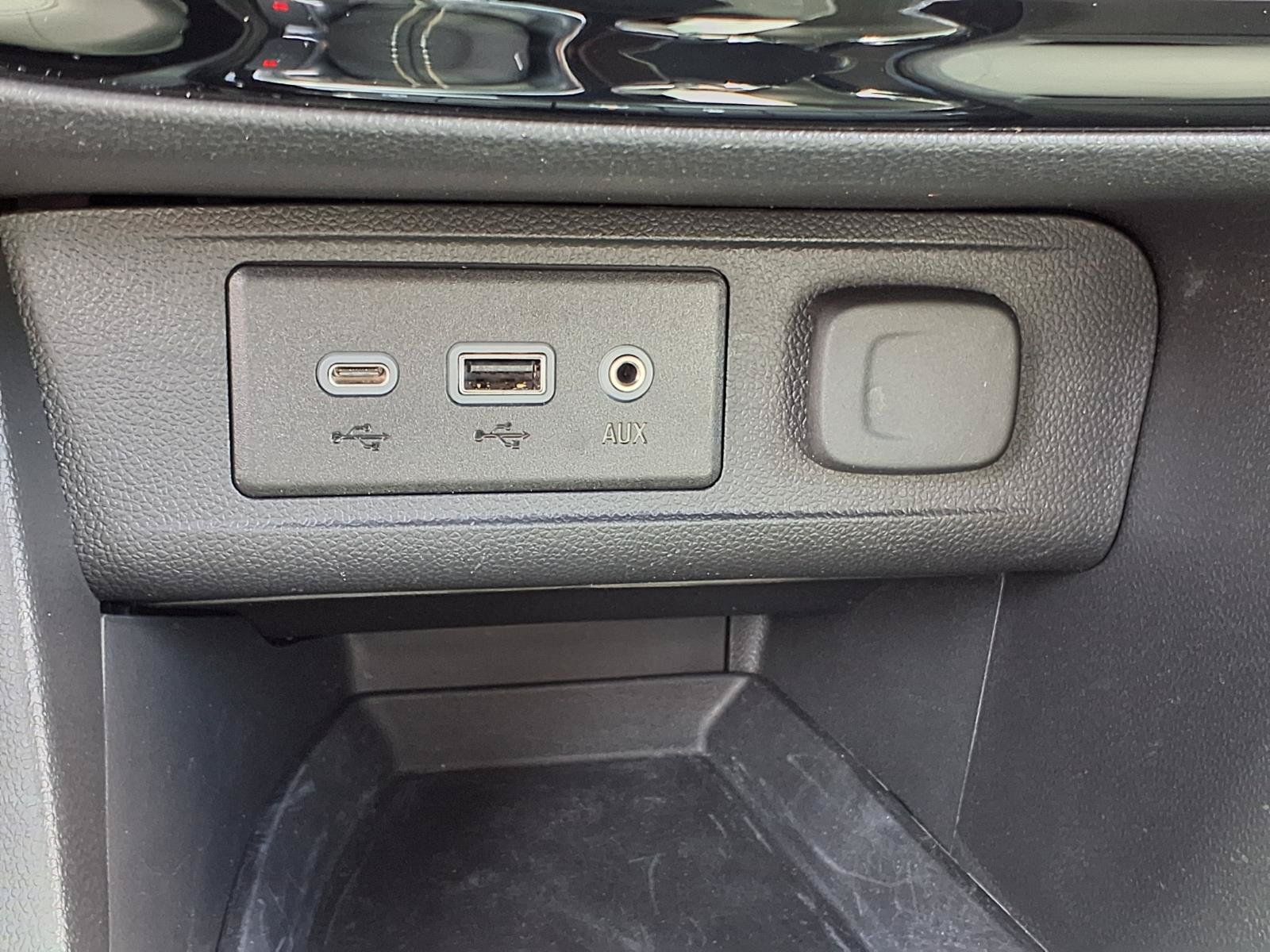 Used 2023 Buick Encore GX Preferred w/ Cold Weather Comfort Package FWD image 10