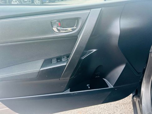 Used 2018 Toyota Corolla LE image 14