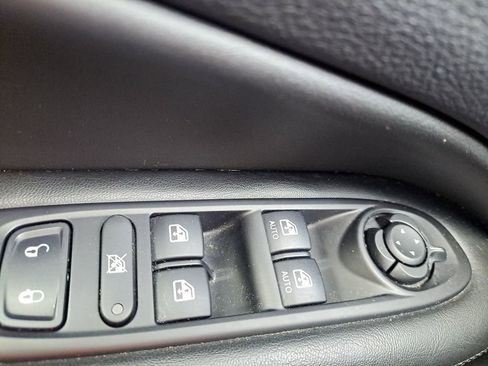 Used 2021 Jeep Compass Latitude w/ Sun and Sound Group image 30