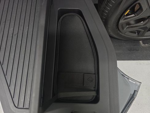 Used 2024 Rivian R1T Adventure AWD/4WD image 32