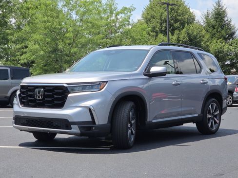 Certified 2023 Honda Pilot Touring image 20