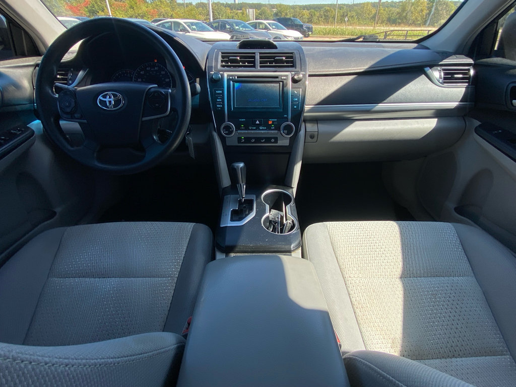 Used 2012 Toyota Camry LE FWD image 17