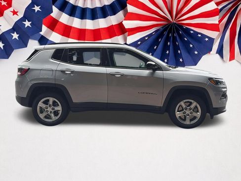 Used 2024 Jeep Compass Latitude AWD/4WD image 6