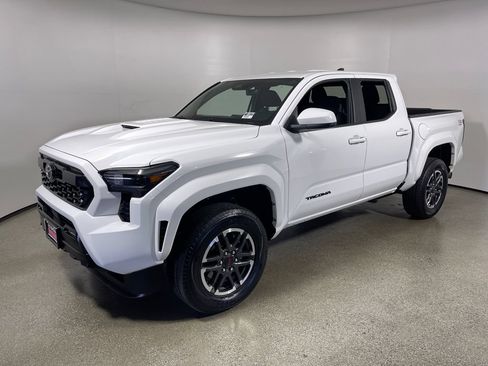 Certified 2025 Toyota Tacoma TRD Sport AWD/4WD image 7