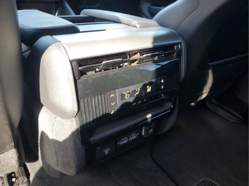 Used 2025 Jeep Wagoneer Series II image 14