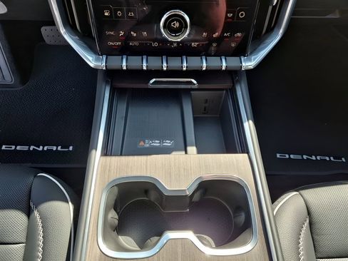 New 2026 GMC Acadia Denali w/ Super Cruise Package image 38