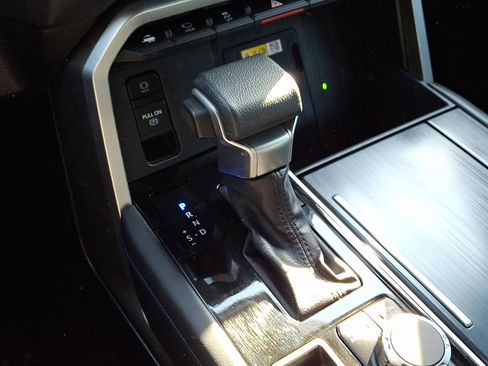 Used 2023 Toyota Sequoia Platinum image 16