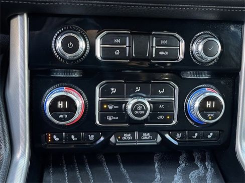 Used 2024 GMC Yukon XL Denali image 20