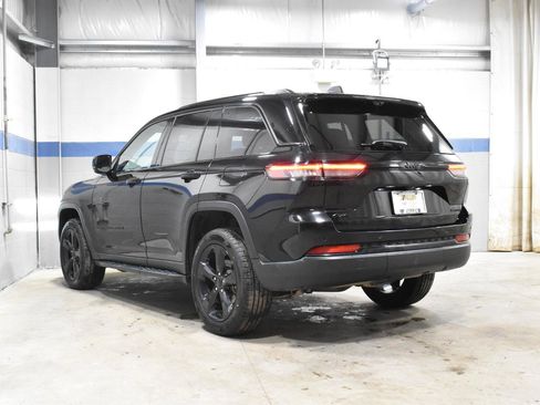 Used 2024 Jeep Grand Cherokee Limited w/ Luxury Tech Group II AWD/4WD image 27