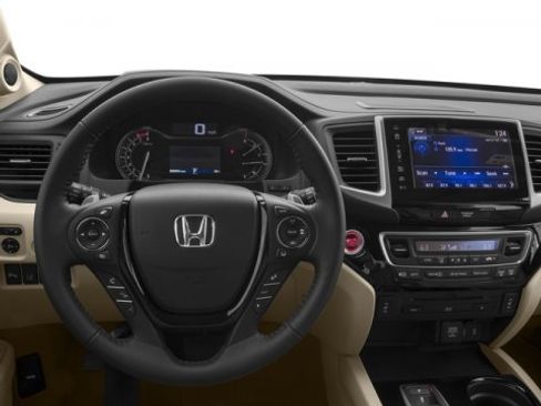 Used 2017 Honda Pilot Touring image 7