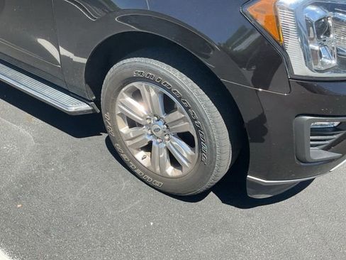 Used 2021 Ford Expedition XLT image 3