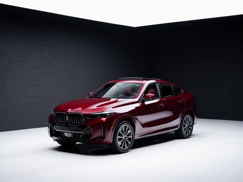 Used 2025 BMW X6 xDrive40i w/ Executive Package image 4