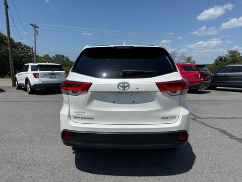 Used 2019 Toyota Highlander XLE AWD/4WD image 5