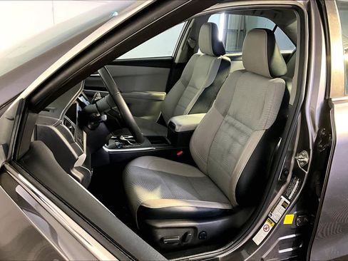 Used 2016 Toyota Camry SE image 8