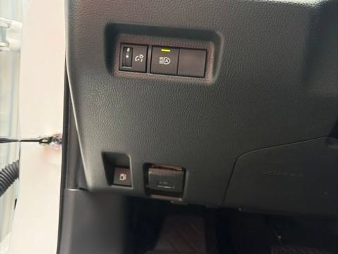 Used 2023 Toyota RAV4 LE AWD/4WD image 16
