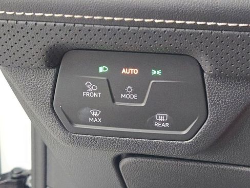 Used 2024 Volkswagen Atlas SE AWD/4WD image 31
