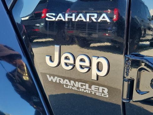 Used 2021 Jeep Wrangler Unlimited Sahara AWD/4WD image 6